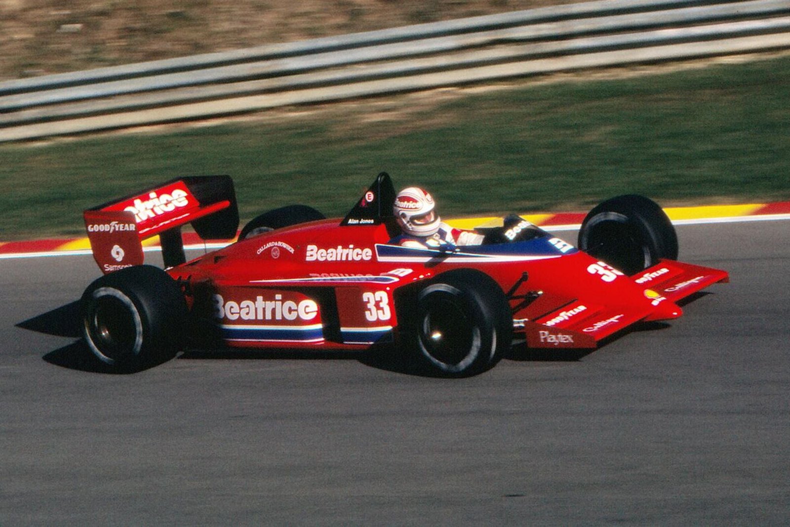 Alan Jones Profil Resmi