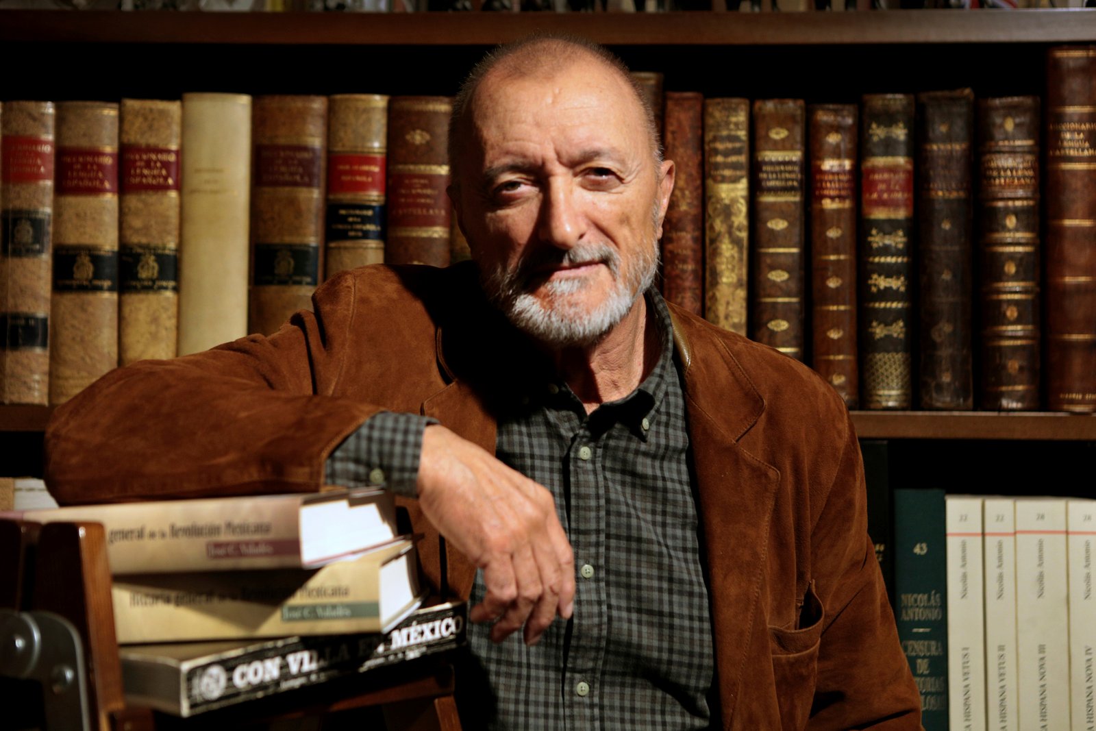 Arturo Pérez-Reverte Fotoğrafı - 1