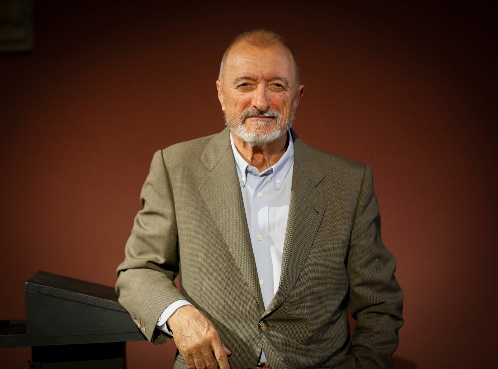 Arturo Pérez-Reverte Profil Resmi