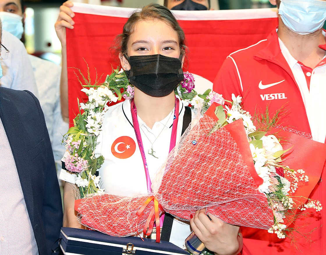 Ayşe Begüm Onbaşı Fotoğrafı - 1