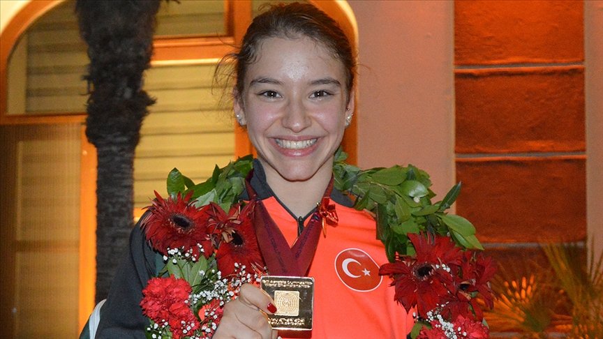 Ayşe Begüm Onbaşı Fotoğrafı - 4