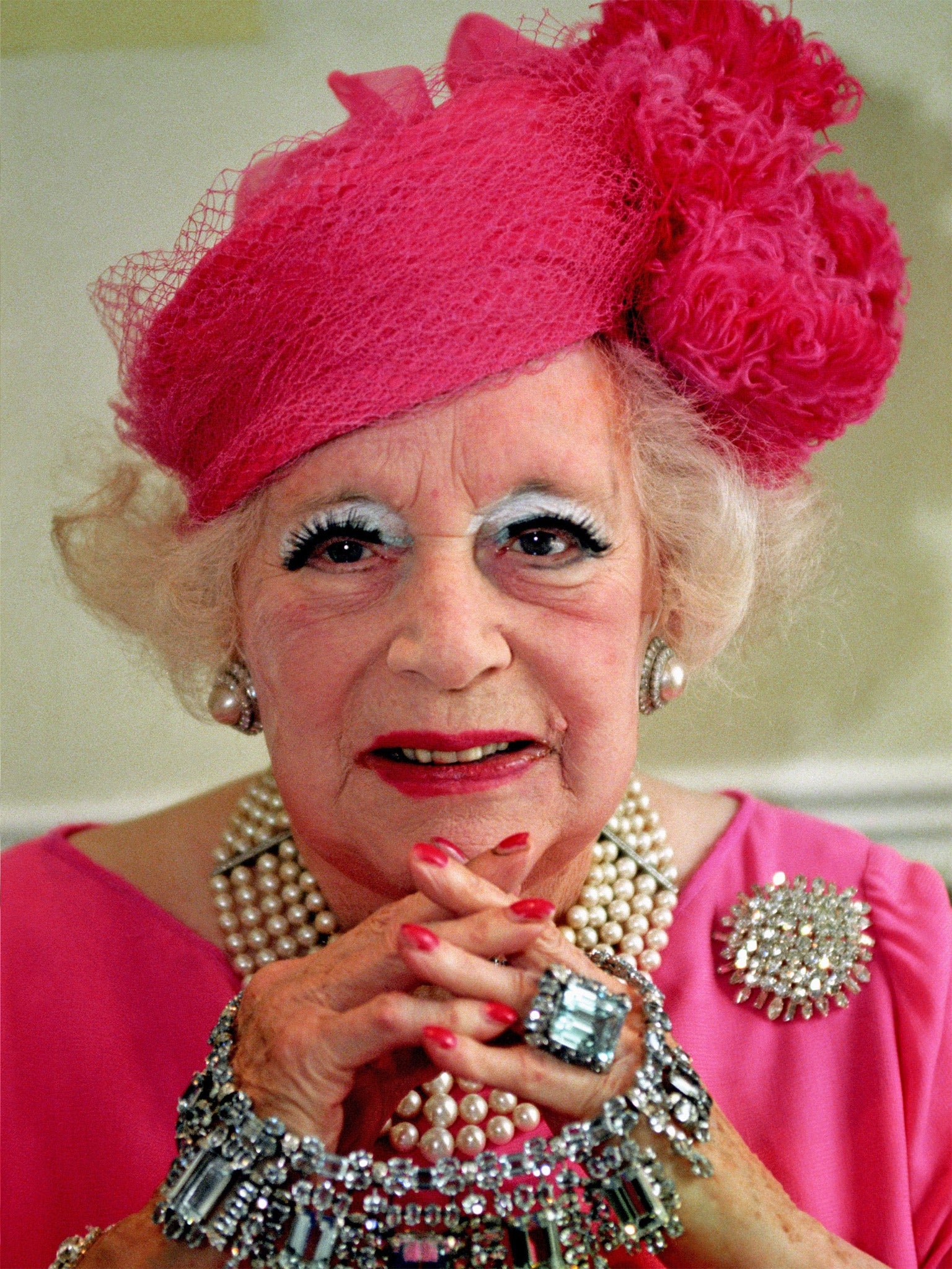 Barbara Cartland Profil Resmi