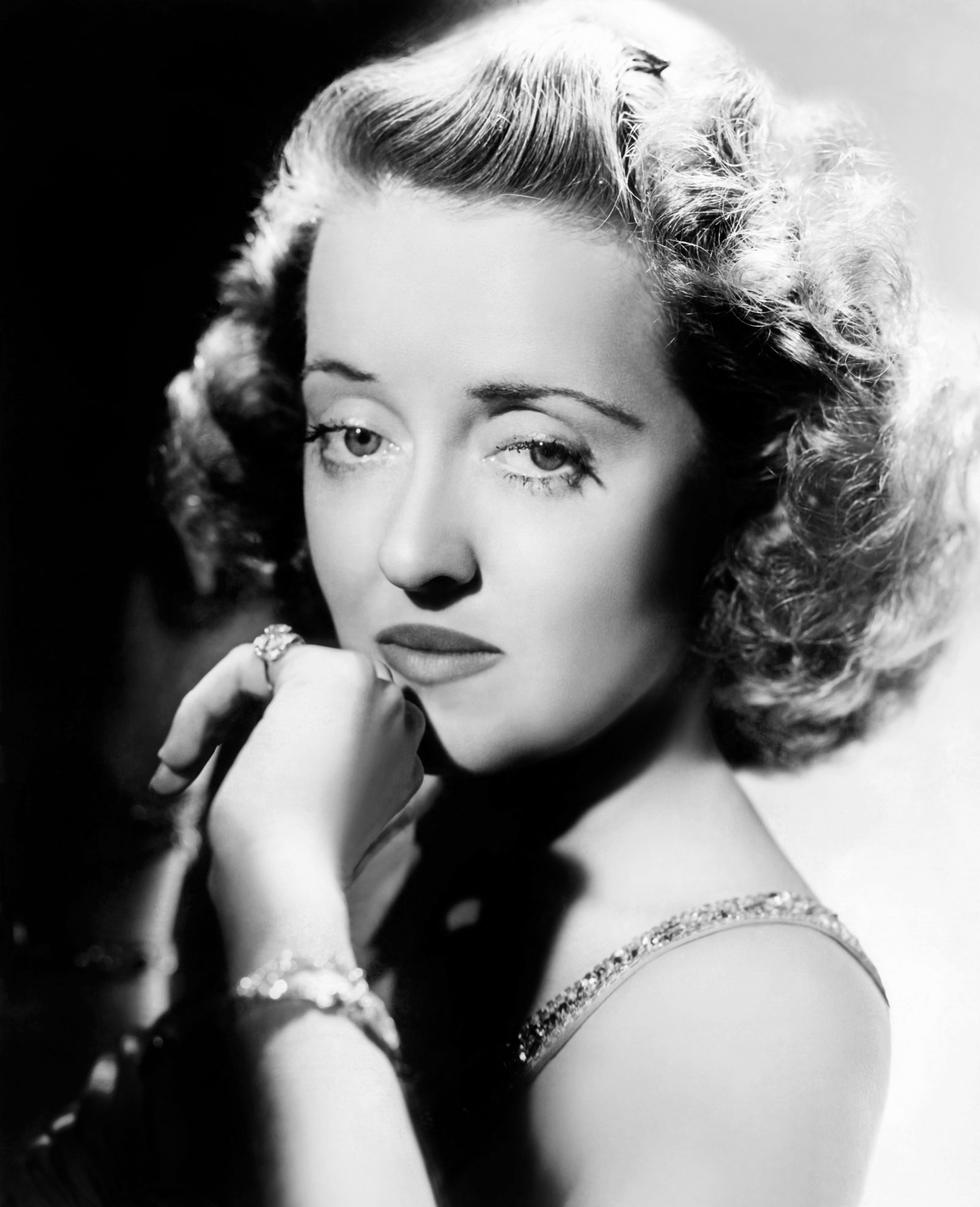 Bette Davis Profil Resmi