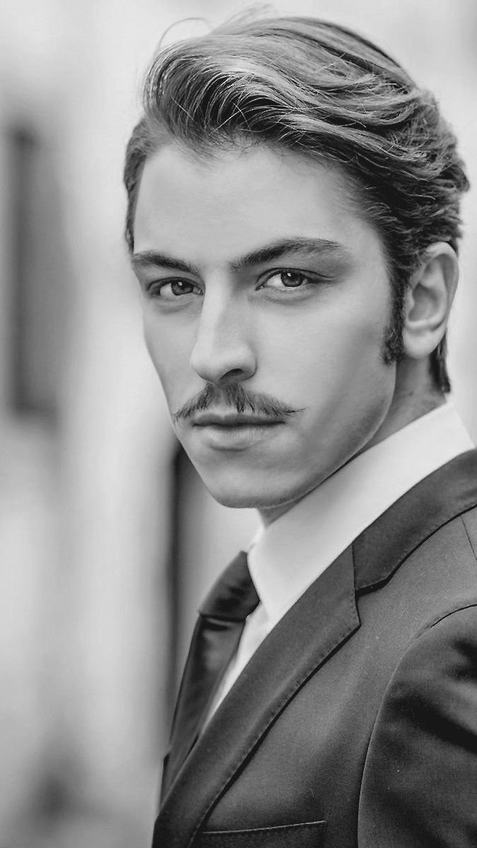 Boran Kuzum Profil Resmi