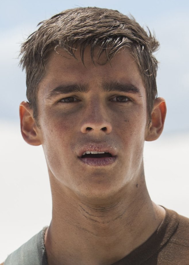 Brenton Thwaites Fotoğrafı - 5