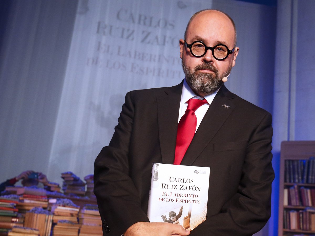 Carlos Ruiz Zafón Fotoğrafı - 1