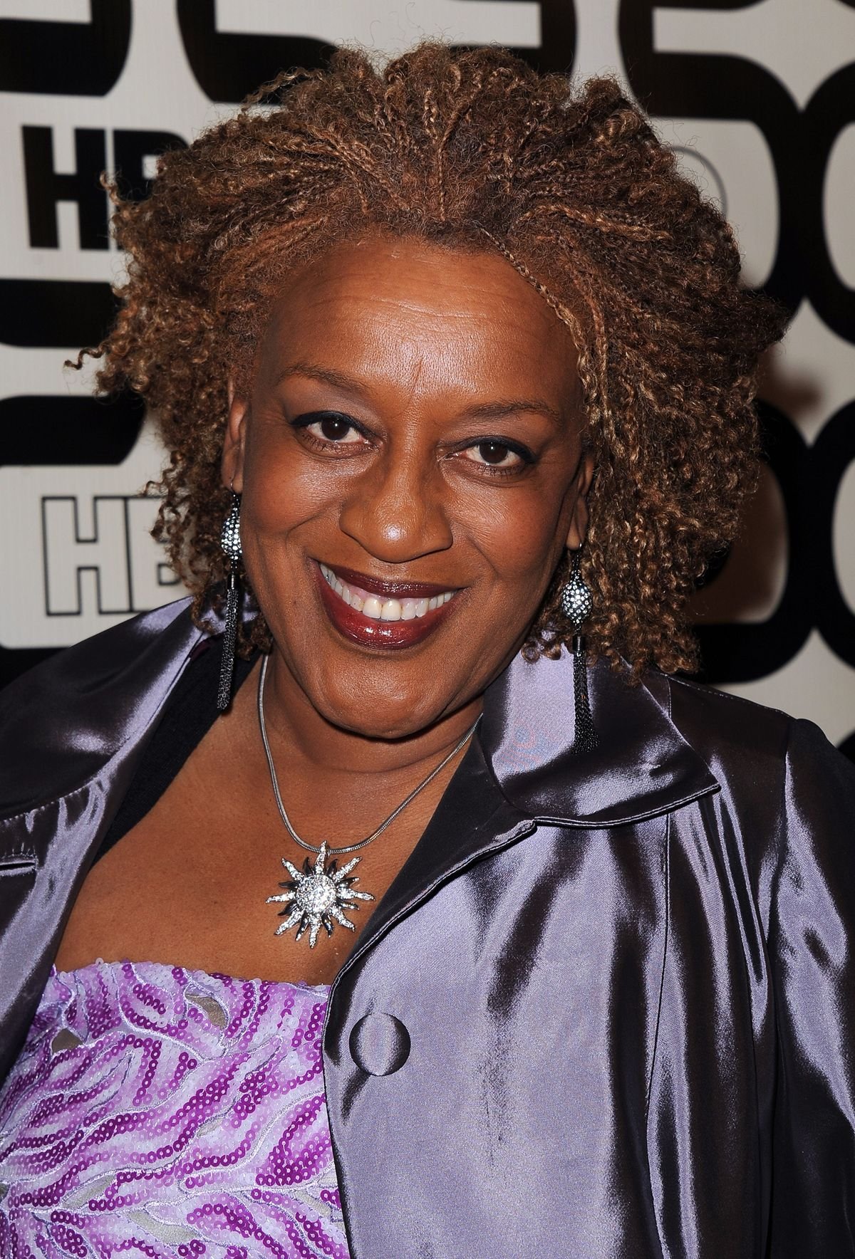 CCH Pounder Profil Resmi