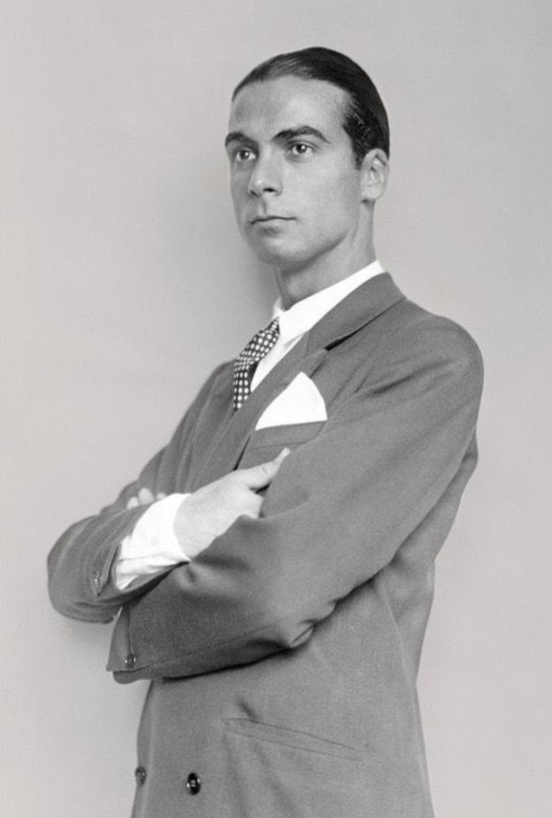 Cristóbal Balenciaga Profil Resmi