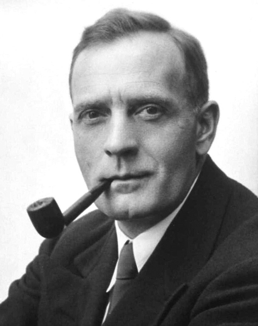 Edwin Hubble Profil Resmi