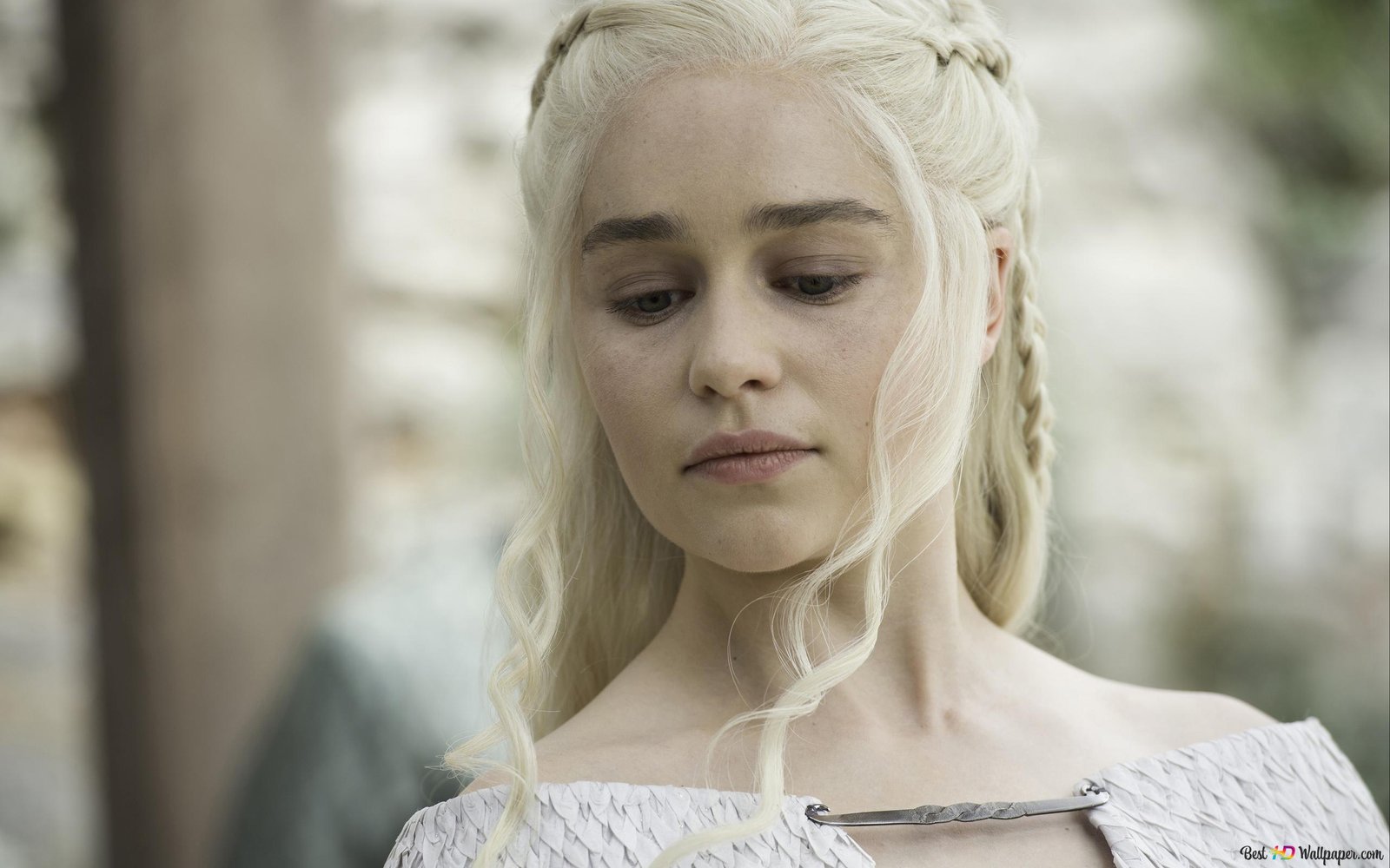 Emilia Clarke Profil Resmi