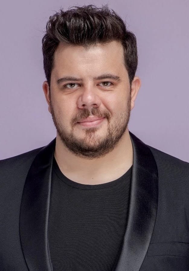 Eser Yenenler Profil Resmi