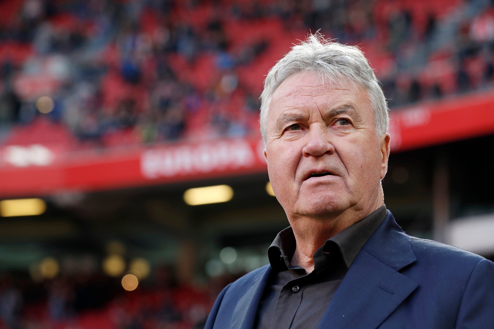 Guus Hiddink Profil Resmi