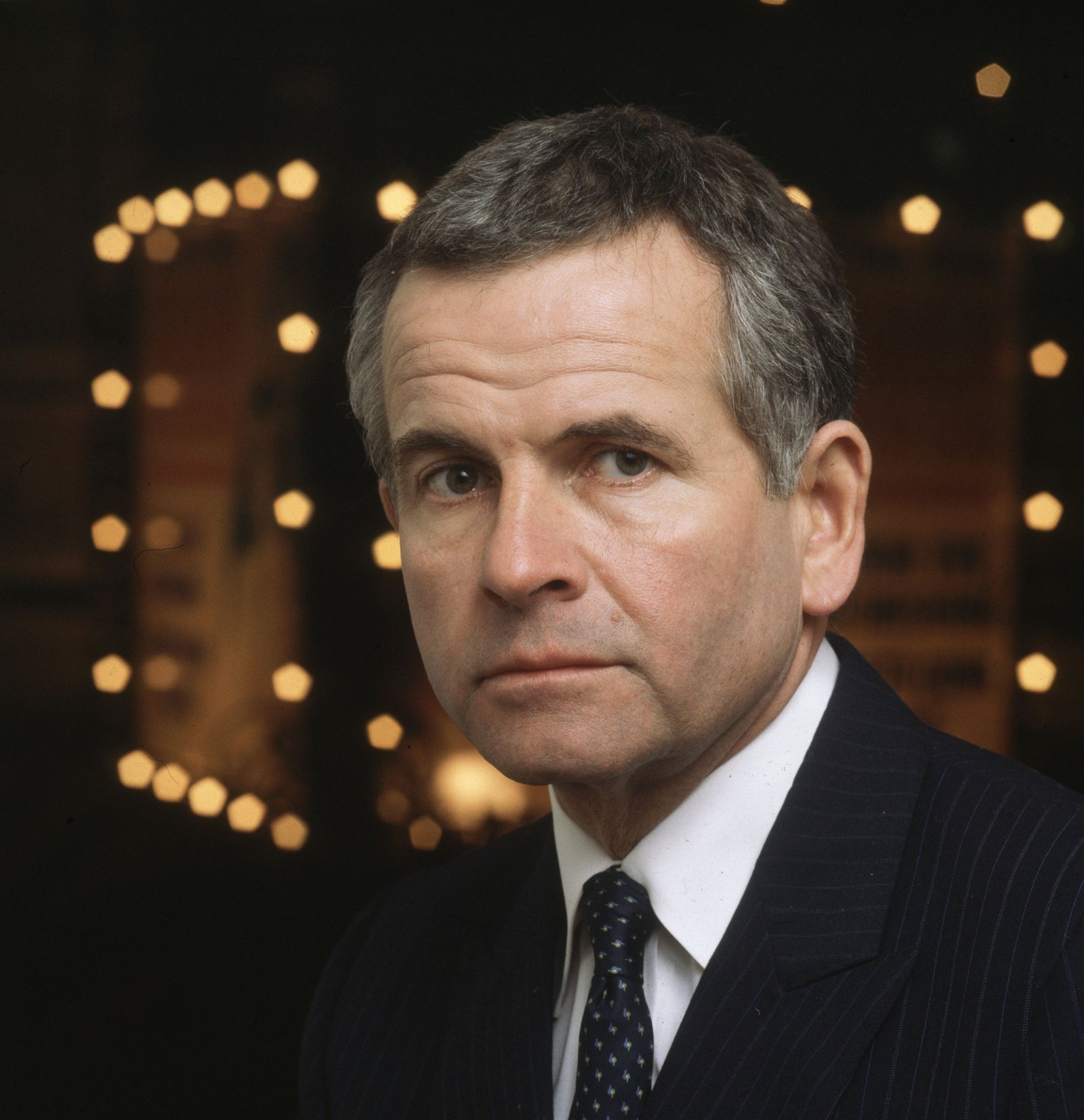Ian Holm Profil Resmi