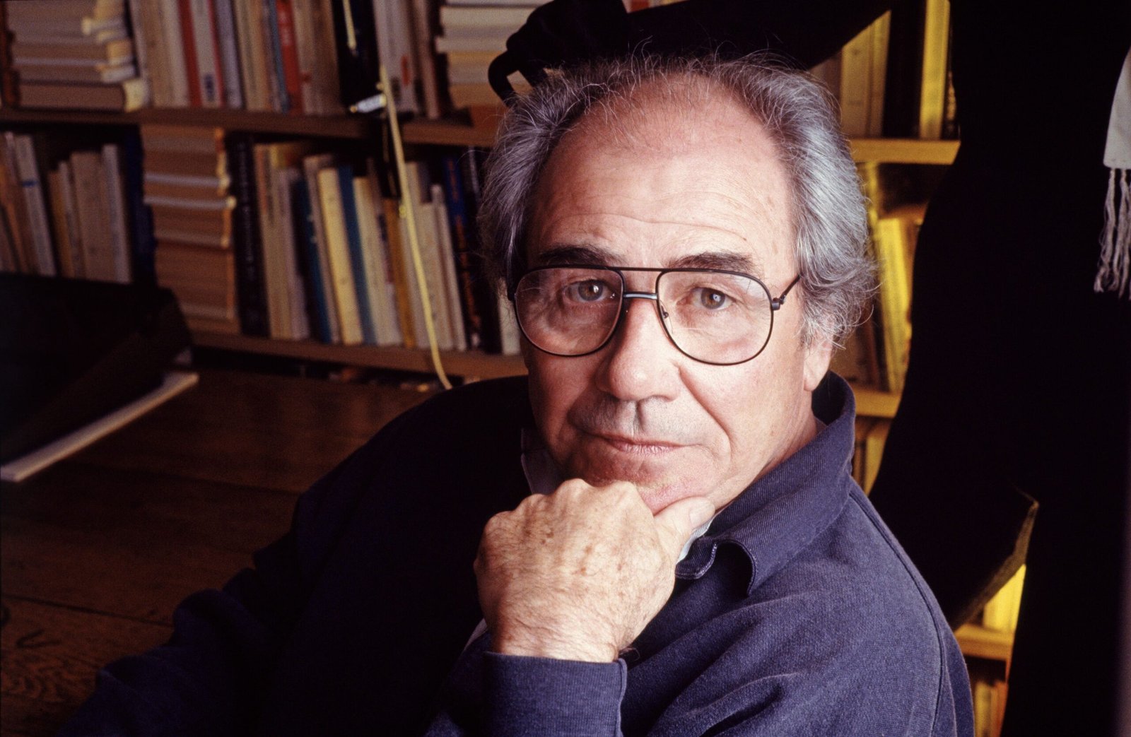Jean Baudrillard Profil Resmi