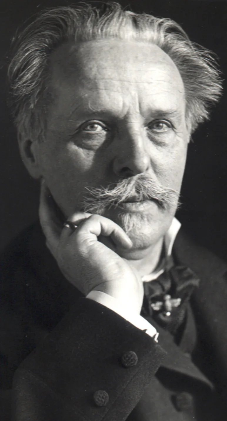Karl May Profil Resmi