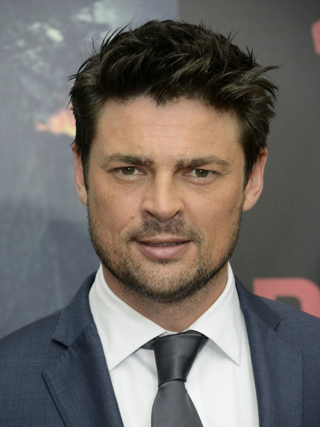 Karl Urban Profil Resmi