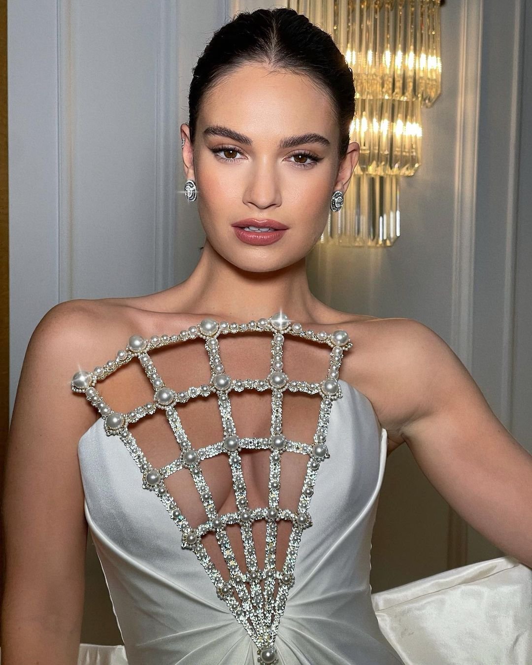 Lily James Fotoğrafı - 1
