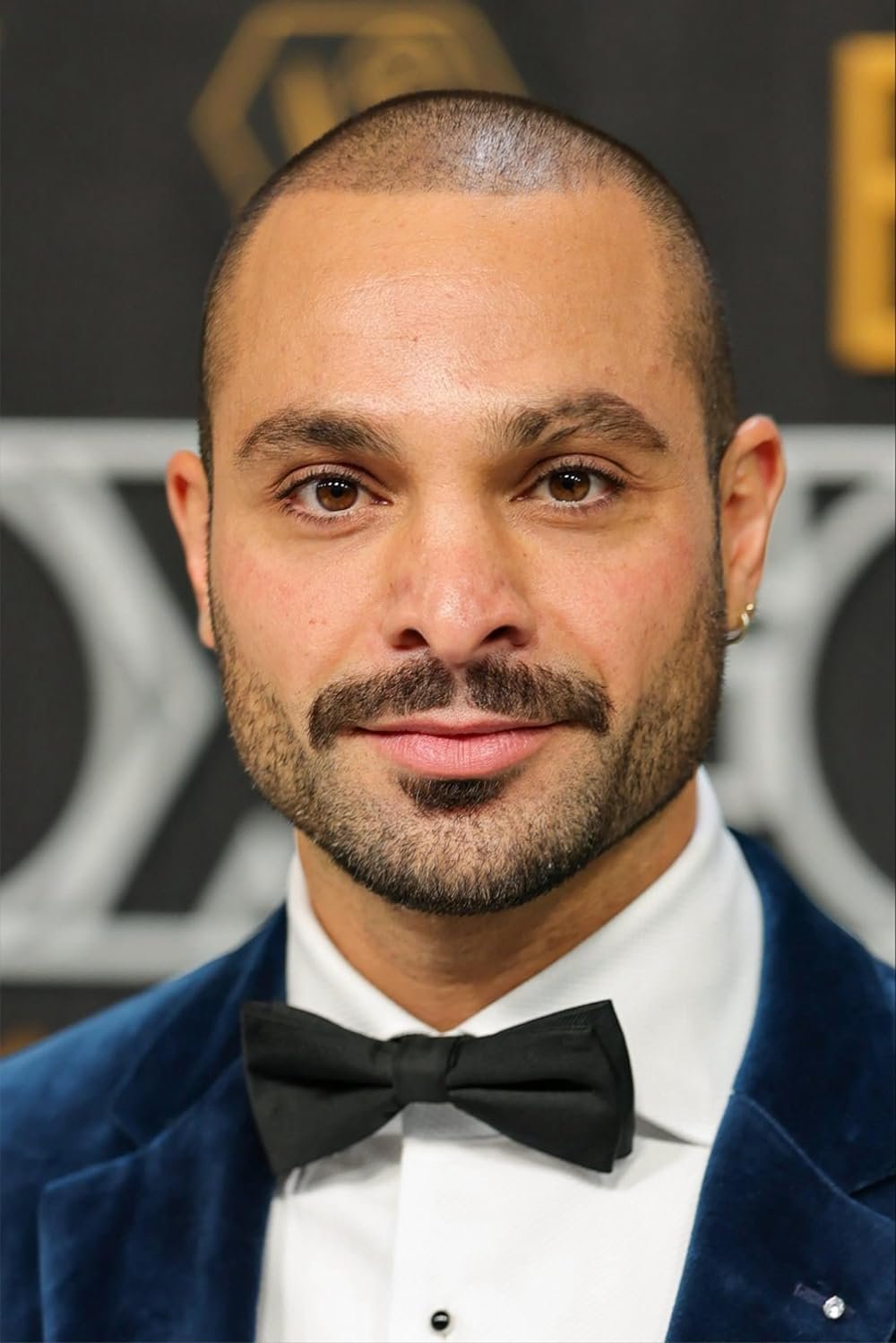 Michael Mando Profil Resmi