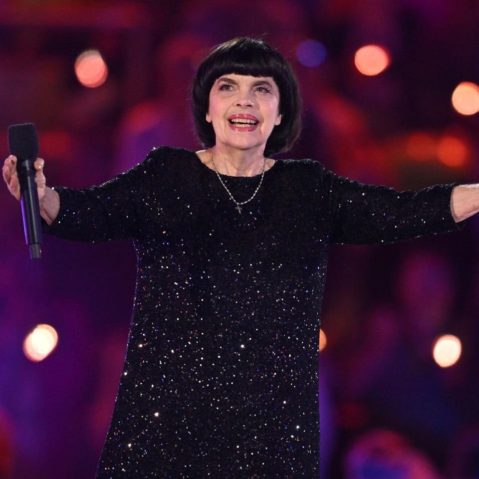 Mireille Mathieu Profil Resmi