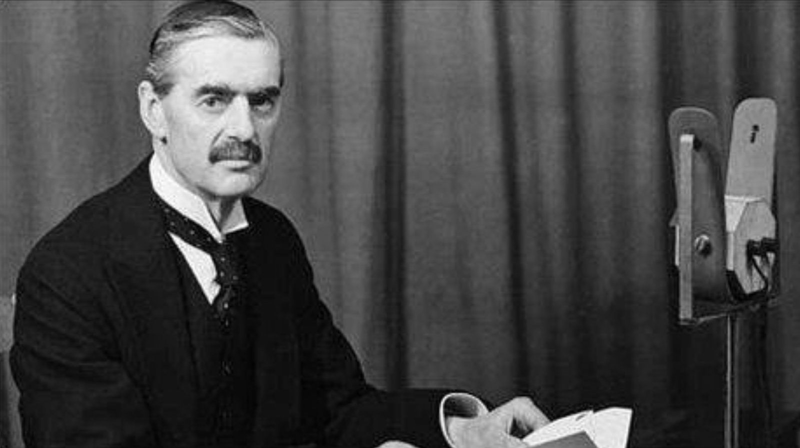 Neville Chamberlain Fotoğrafı - 2