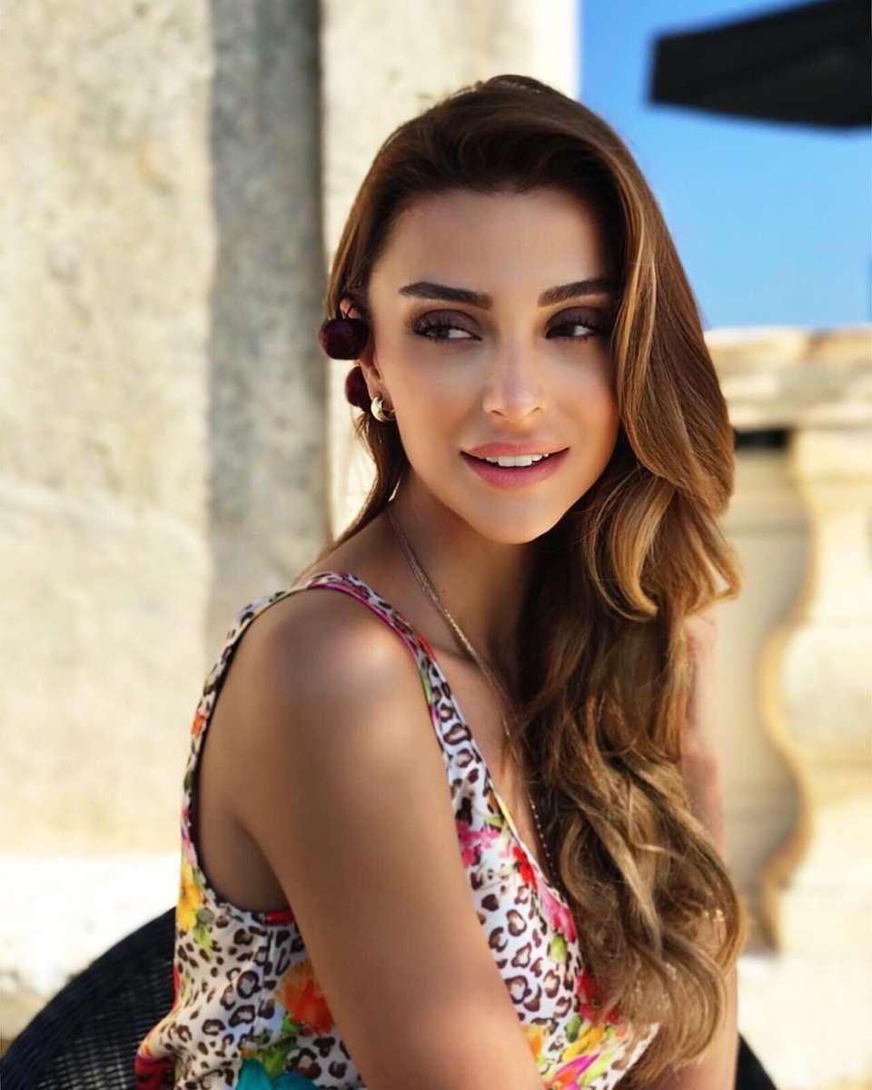 Özge Ulusoy Fotoğrafı - 3