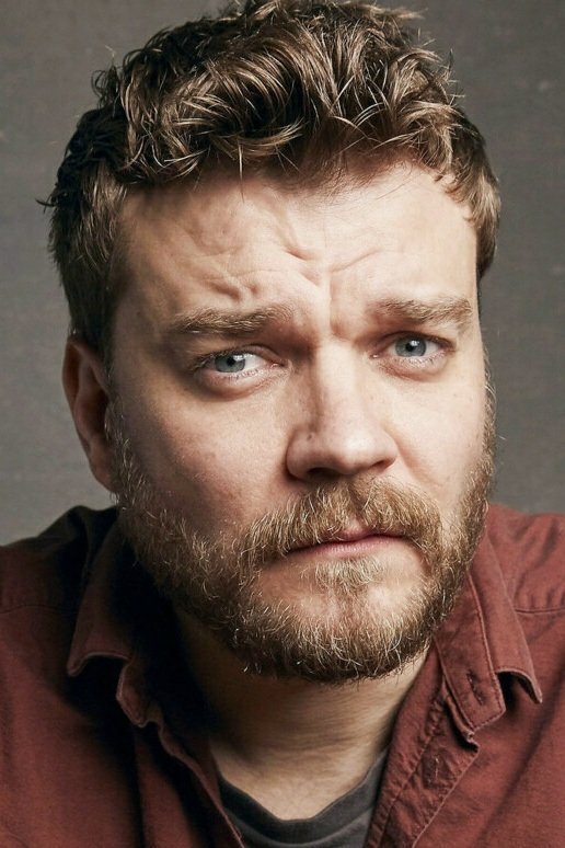 Pilou Asbæk Profil Resmi