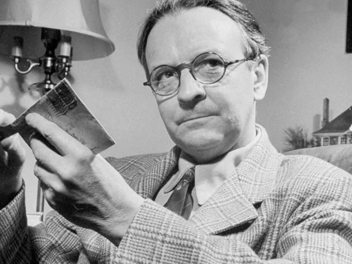 Raymond Chandler Profil Resmi