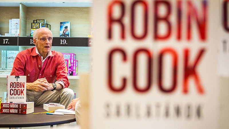 Robin Cook Profil Resmi