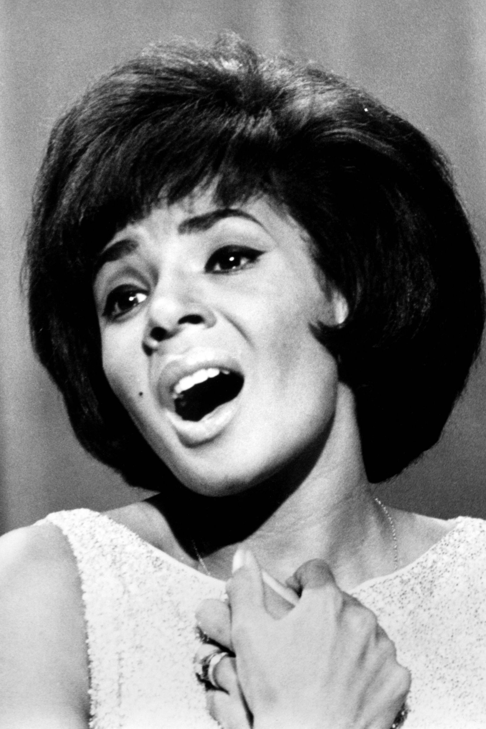 Shirley Bassey Profil Resmi