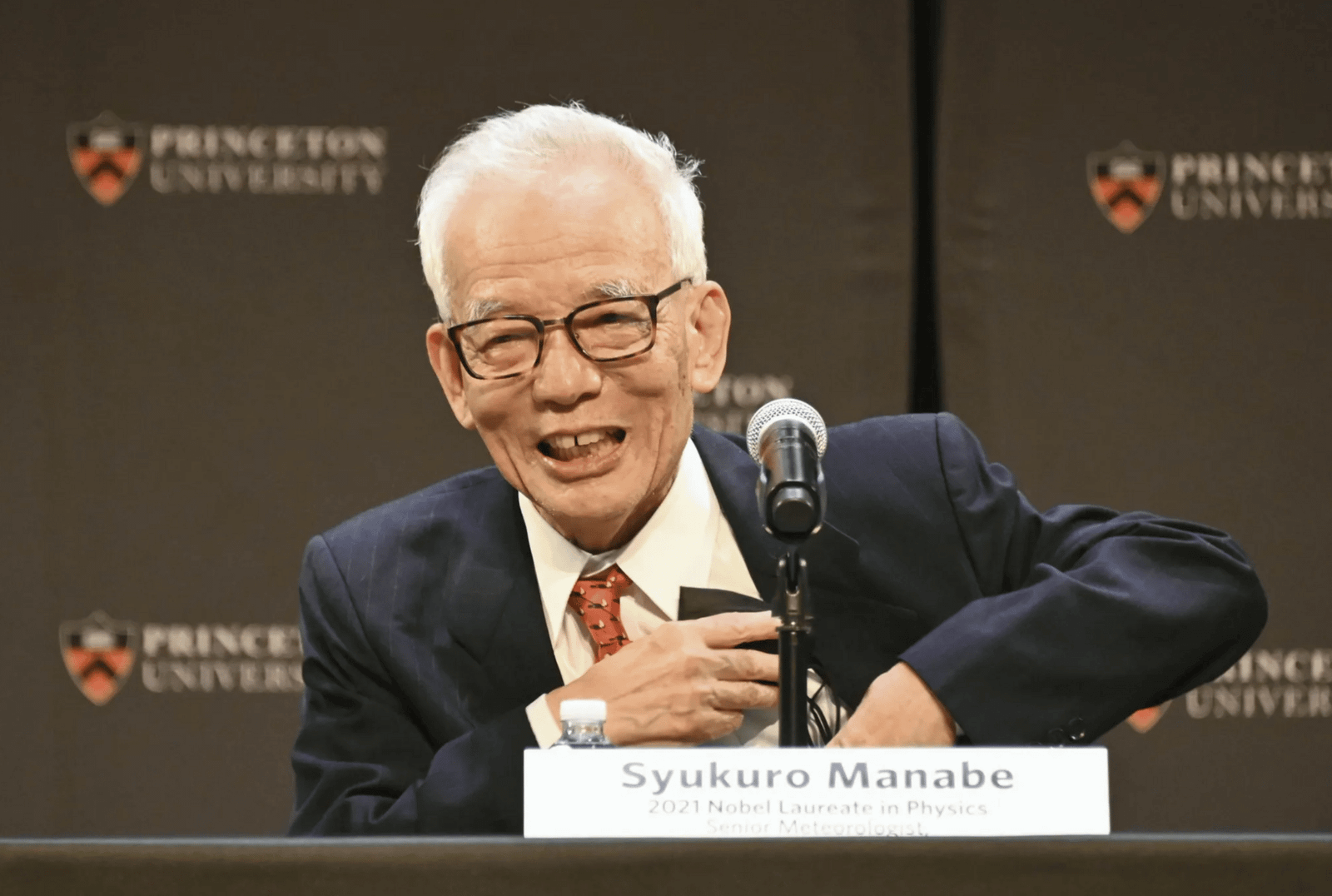 Syukuro Manabe Profil Resmi