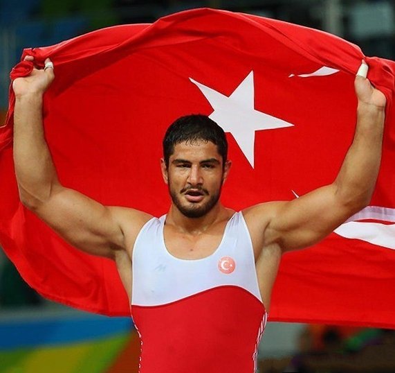 Taha Akgül Fotoğrafı - 1