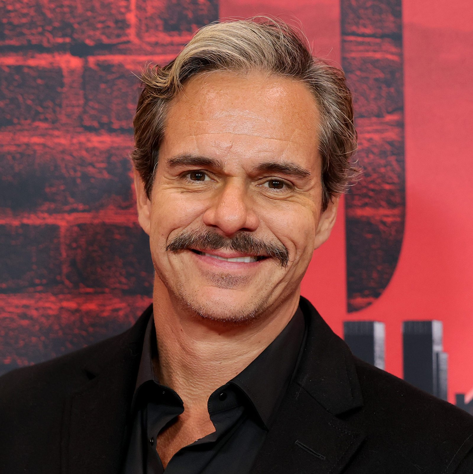 Tony Dalton Profil Resmi